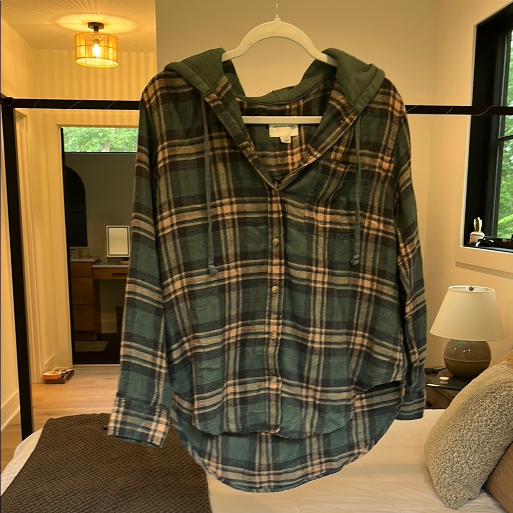 American Eagle women’s Green Plaid Hooded button down Shirt